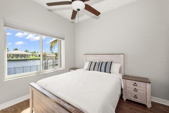 Building Photo - 4413 SW 26th Ct