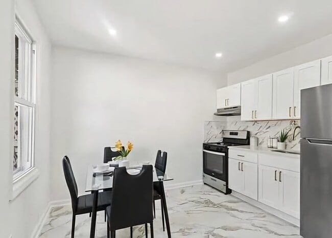 Foto del edificio - 294 N Park St