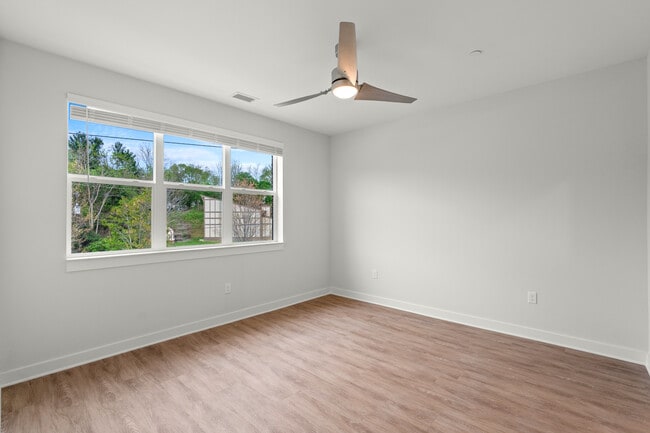 1 Bed - Standard w/ Bonus Room - Reed Creek Greenway Apartments