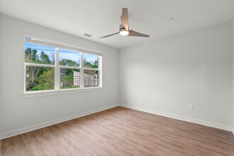 1 Bed - Standard w/ Bonus Room - Reed Creek Greenway Apartments