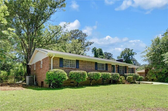 Building Photo - 606 Evergreen Dr