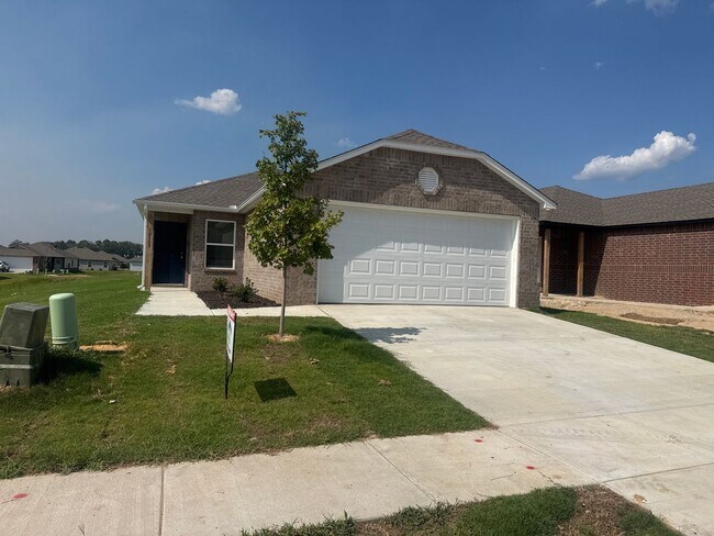 Building Photo - *Start 2026 Rent FREE! * BRAND NEW Three Bedroom in Maumelle
