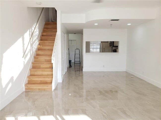 Foto del edificio - 4963 SW 31st Ave