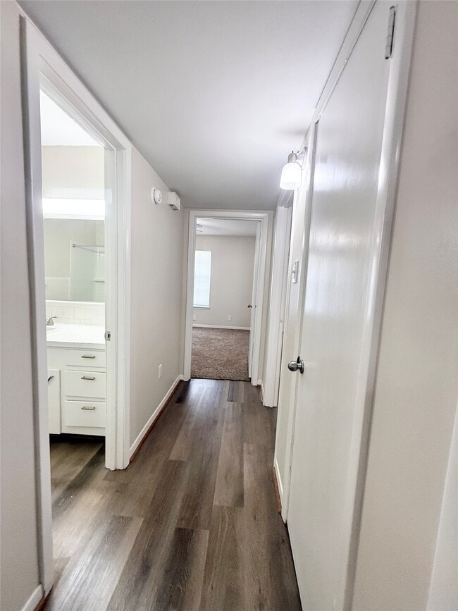 Building Photo - 500 Willow Dr