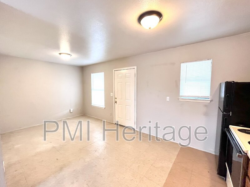 Foto principal - 813 E Huntsville Ave