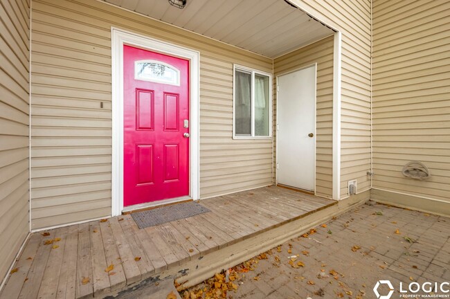 Foto del edificio - Stunning Townhome in Amazing Location!!