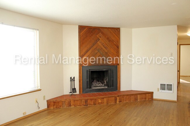 Building Photo - 548 NE Tillamook St