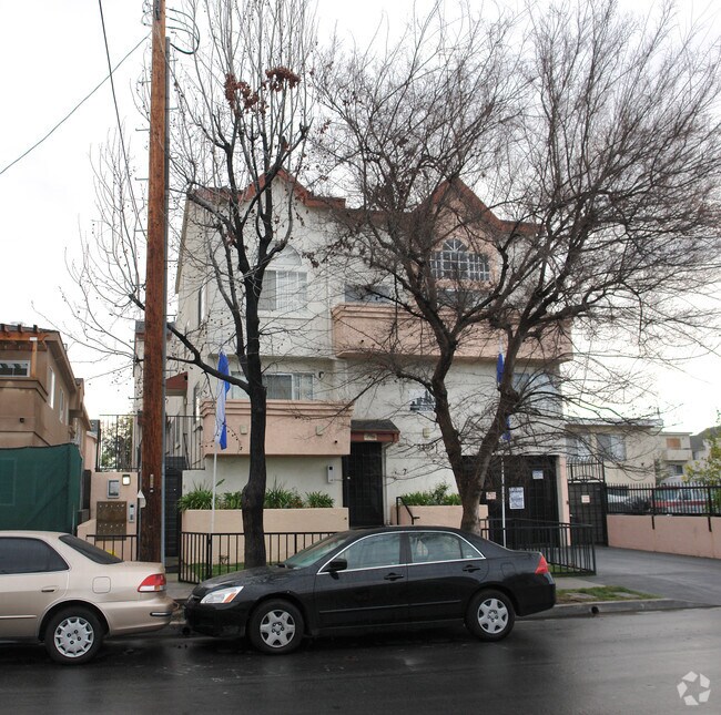 this was the best alt. shot. Tree obstruction - 5308 Denny Ave