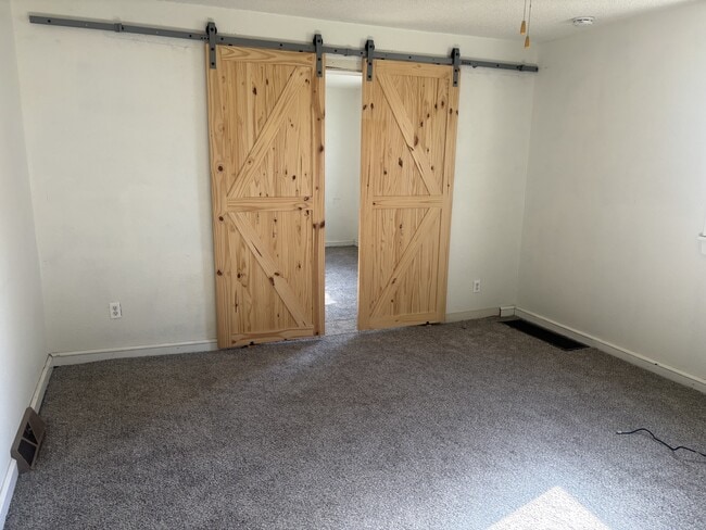 Building Photo - 527 9th St SW