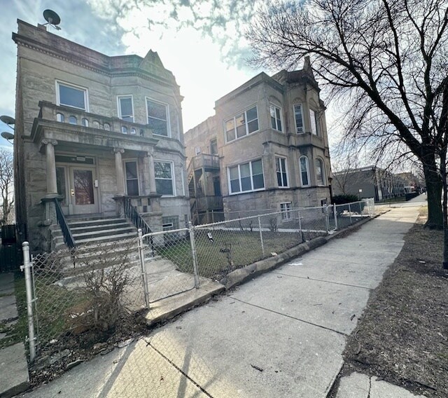 Building Photo - 919 W Garfield Blvd