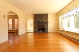 Building Photo - 359 Deering Ave