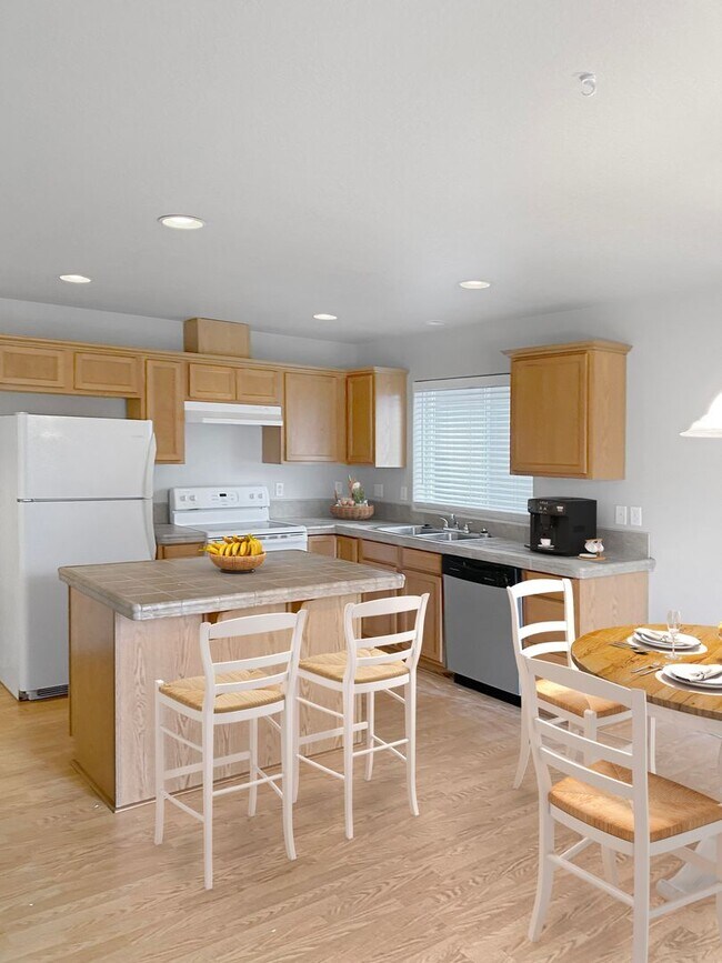 Building Photo - Roomy home in East Gresham!  Barlow school...