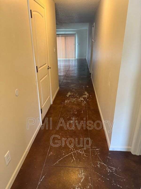 Building Photo - 2702 SE Taurus Ct