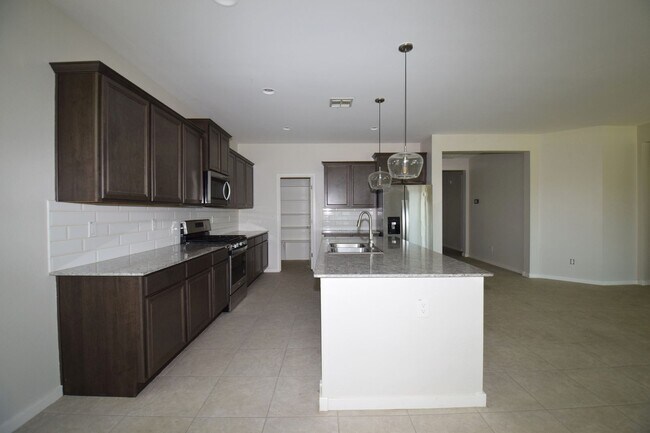 Foto del edificio - Impressive 4 bed 3 bath Circle Cross Home!