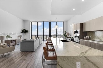 Building Photo - 801 S Miami Ave