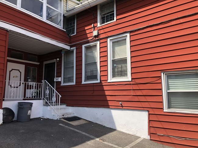 Building Photo - 414 Undercliff Ave
