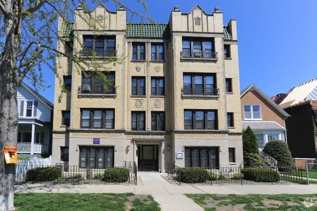 Building Photo - 4740 N Hermitage Ave