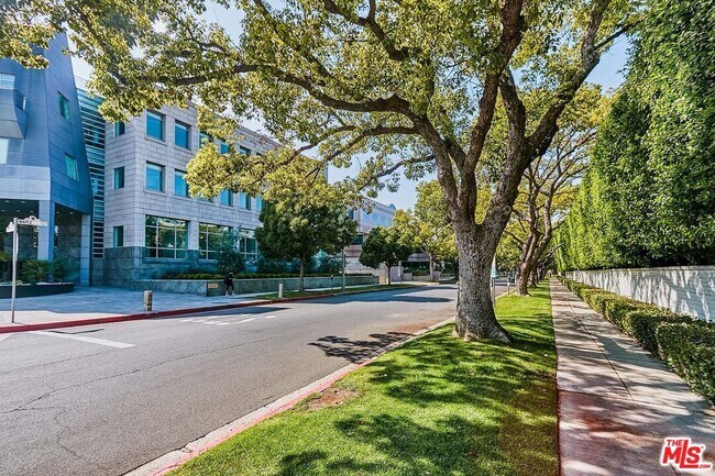 Foto del edificio - 328 N Maple Dr