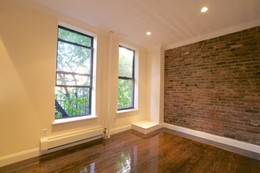 Foto principal - 353 E 9th St