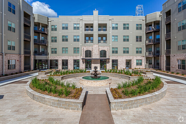 Fountain/Courtyard - Erdace Apartments