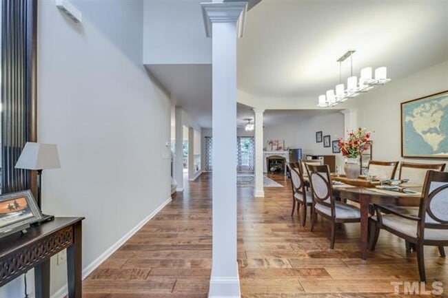 Building Photo - 4 Bedroom Home with Bonus Room & 2 Car Gar...