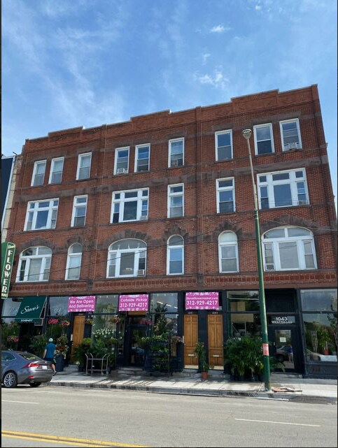 Building Photo - 1043 W Grand Ave