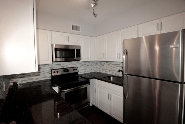 Foto del edificio - 4206 Newton Ave