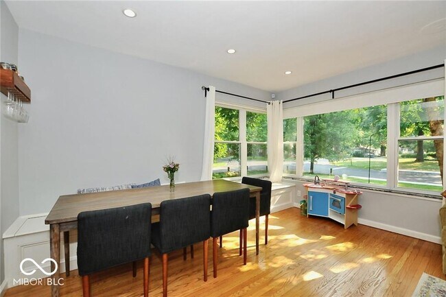 Foto del edificio - 5754 Primrose Ave