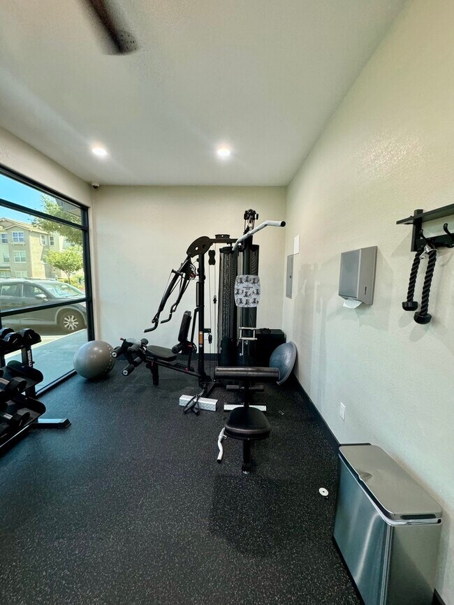Foto del edificio - 1251 Whitney Ranch Pkwy