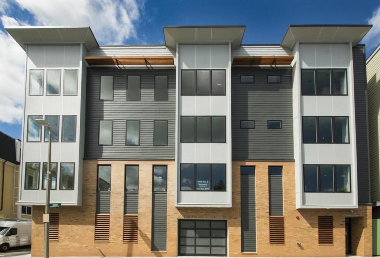Primary Photo - Luxurious High End City-Side 2BR/2Bath wit...
