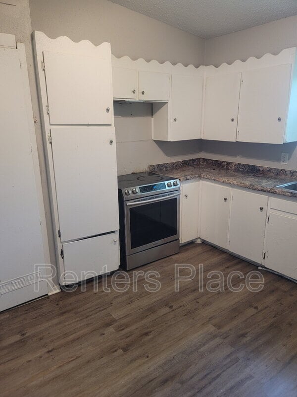 Foto del edificio - 648 E 52nd Pl N