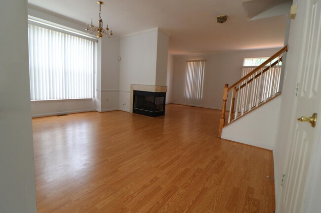 Foto del edificio - 3 BD Townhouse in Brightwood Forest (Stafford, VA)