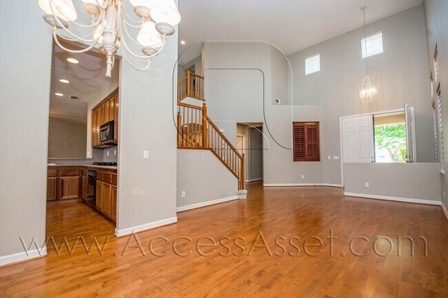 Building Photo - Beautiful 4 Bed/3 Bath With Loft And Great...