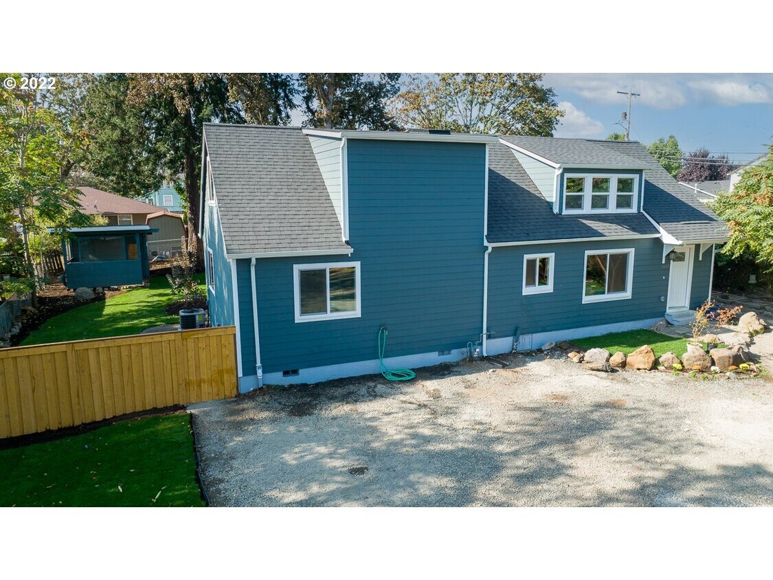 12807 SE 22nd Ave, Milwaukie, OR 97222 House Rental in Milwaukie, OR