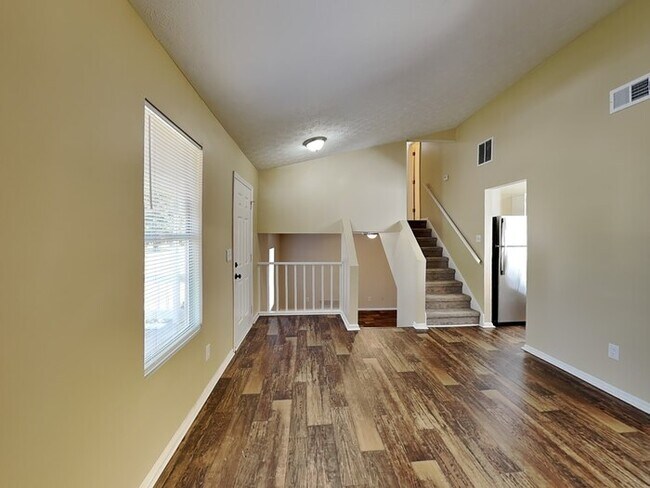 Foto del edificio - 6365 Peppermill Ln