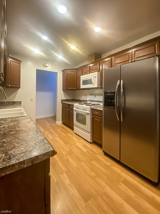Building Photo - 3 br, 2 bath House - 993 Mills Street