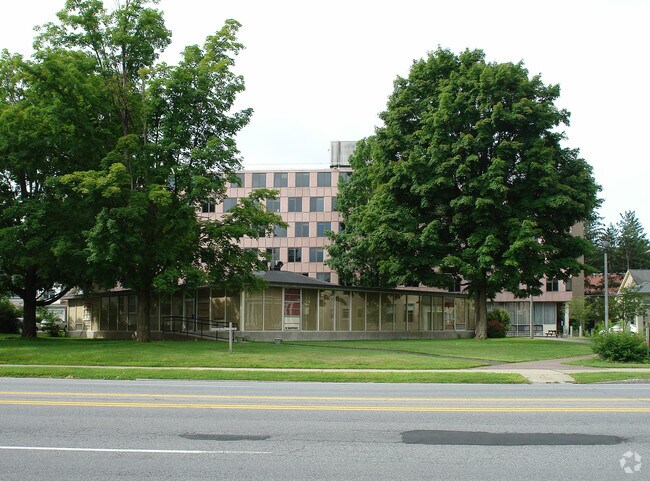 Foto del edificio - 30-46 Union Ave