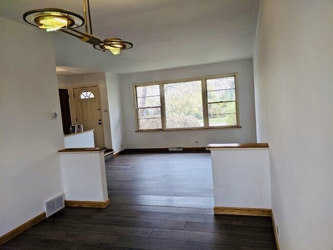 Foto del edificio - 2504 Old Glenview Rd
