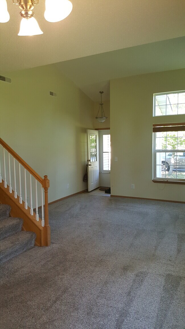 Building Photo - 124 Bridgewater Trl
