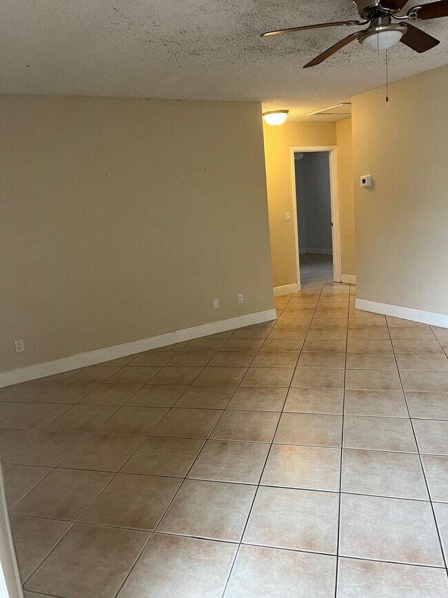 Foto del edificio - 6131 SW 42nd Pl
