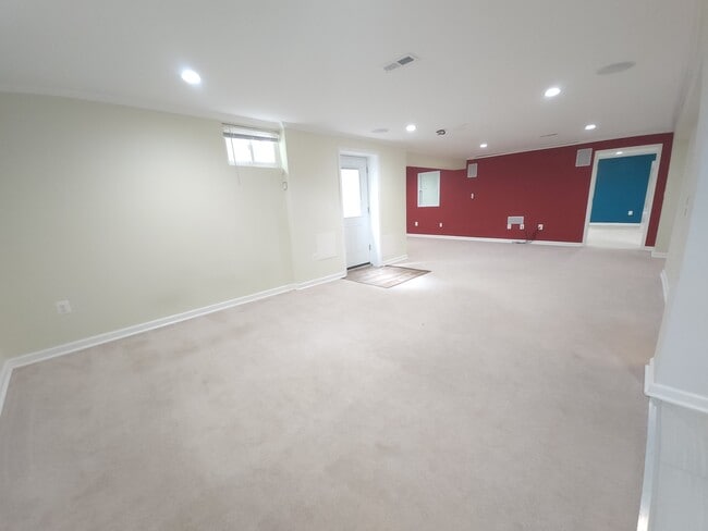Building Photo - 9317 Severn Ter