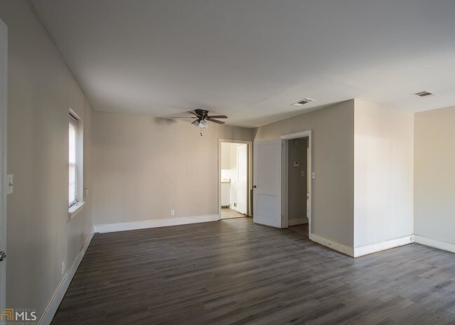 Building Photo - 1067 Boulevard