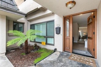 Building Photo - 153 S Shore Dr