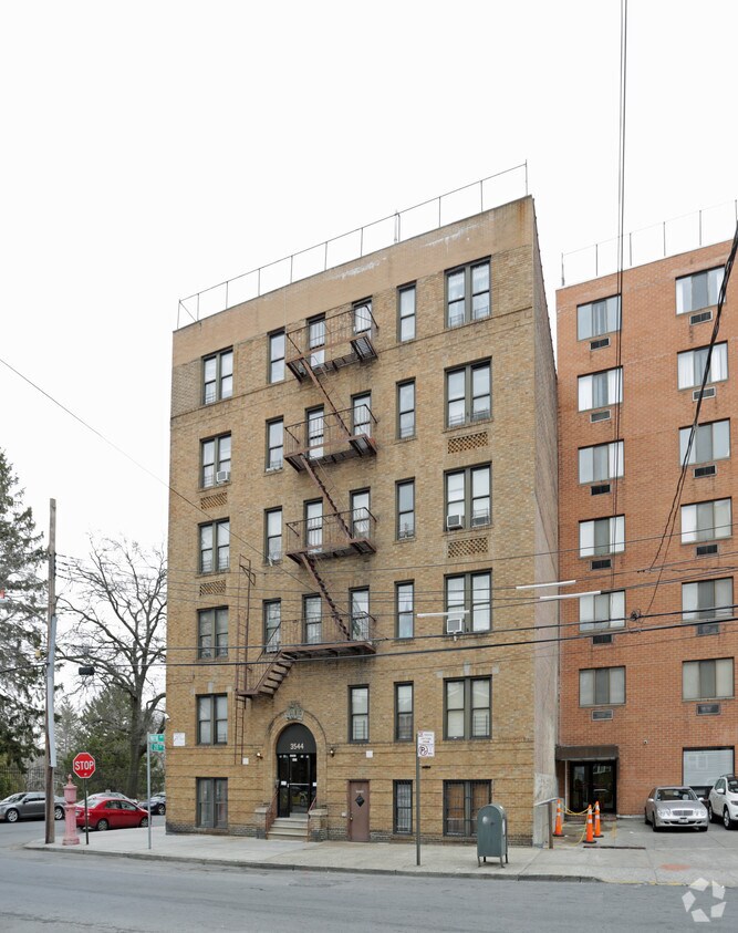 Foto principal - 3544 Wayne Ave
