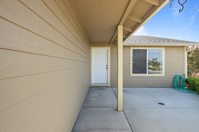 Building Photo - Charming 3-Bed, 2-Bath Single-Family Residence Near Rd 68!