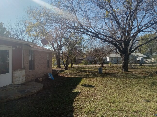 Foto del edificio - 703 E 10th St