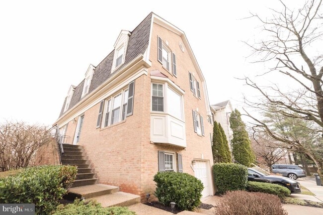 Building Photo - 8016 Merry Oaks Ln