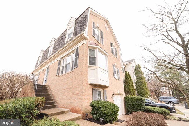 Foto del edificio - 8016 Merry Oaks Ln