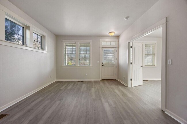 Foto del edificio - Four bedroom home for lease in the Riverwalk Neighborhood Ashland, Oregon