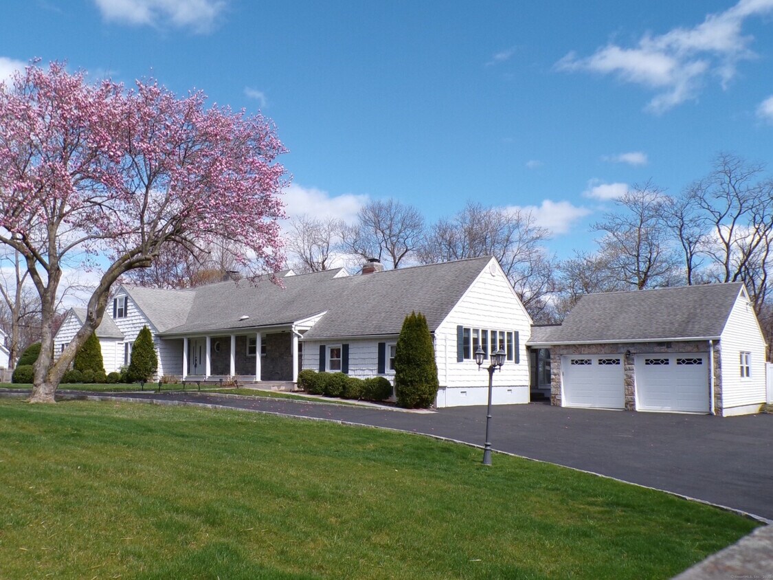 Primary Photo - 53 Stonehedge Dr S